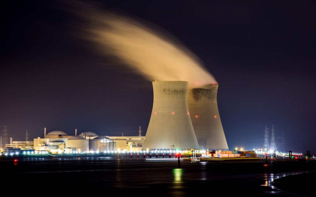 De nouvelles stratégies de construction de centrales nucléaires pourraient réduire les retards et les dépassements de coûts