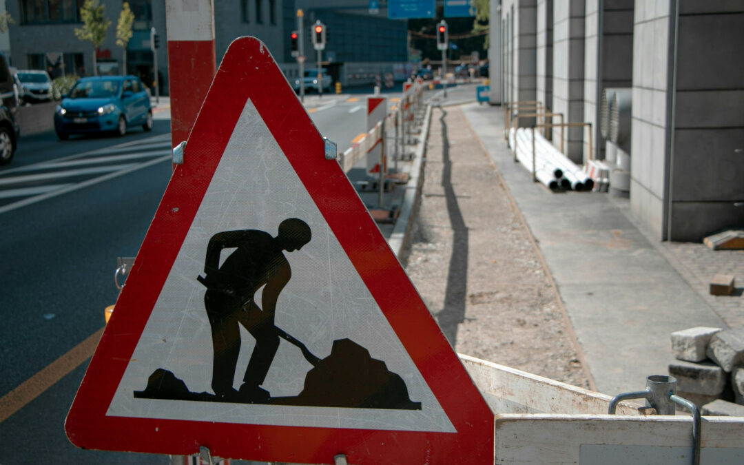 Travaux publics : ce qu'il faut savoir aujourd'hui sur les panneaux de chantier